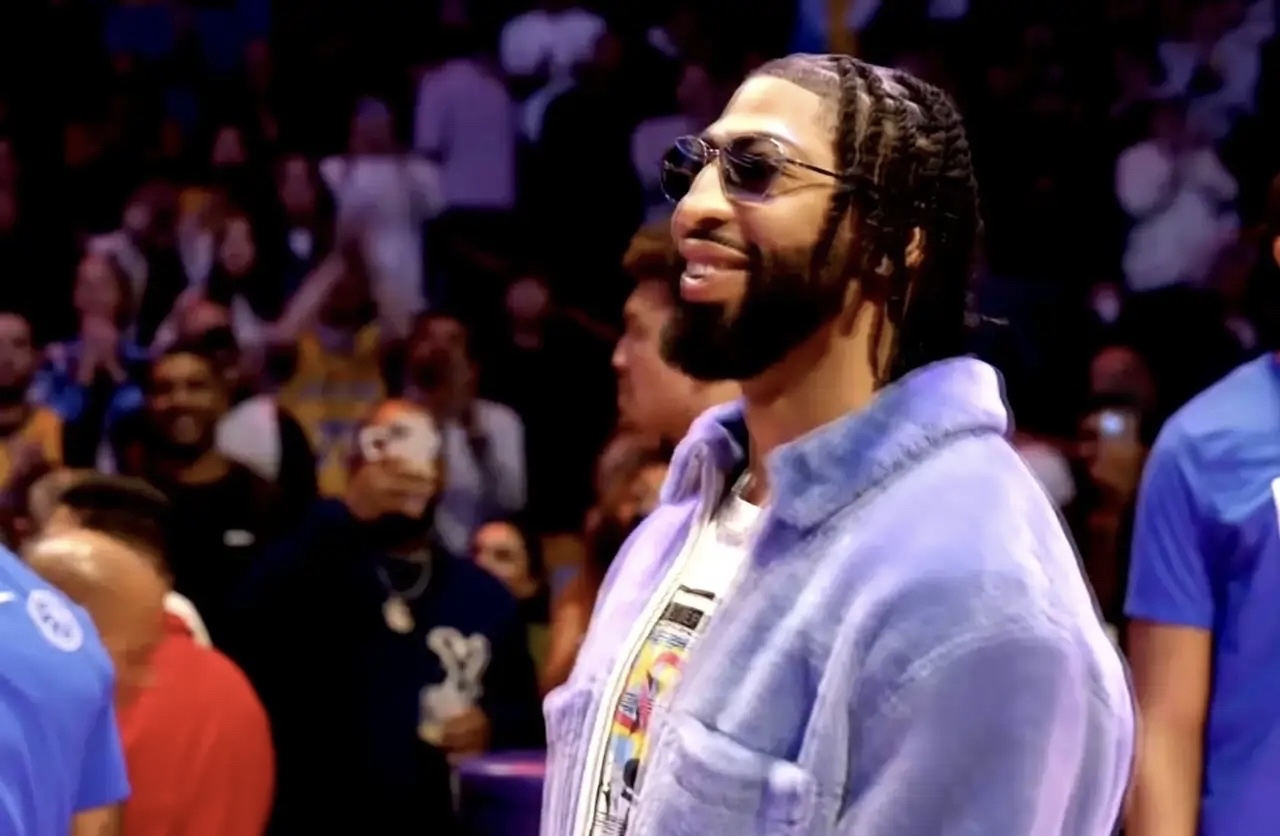 华体会官方网站下载-MAD观众热烈欢呼!,浓眉哥迎来七赛季出色发挥热度持续攀升-华体会官方网站下载